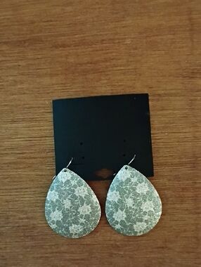 Teardrop Floral Pattern Earrings in Mint Green, NWOT
